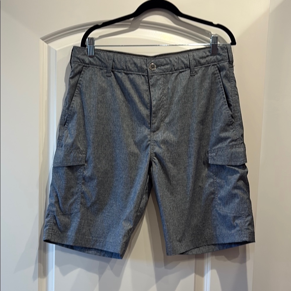 Men's Lee performance series grey cargo shorts, size 34.
